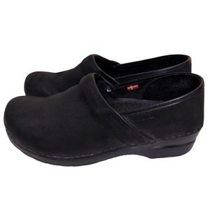 Sanita black leather nursing clog 41 wide (10.5/11)